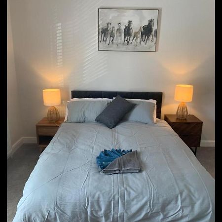 Beautiful Room In Apartment Near Town Centre Rugby Exteriör bild