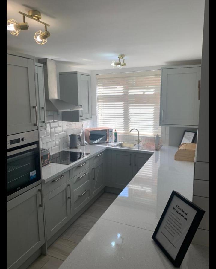 Beautiful Room In Apartment Near Town Centre Rugby Exteriör bild