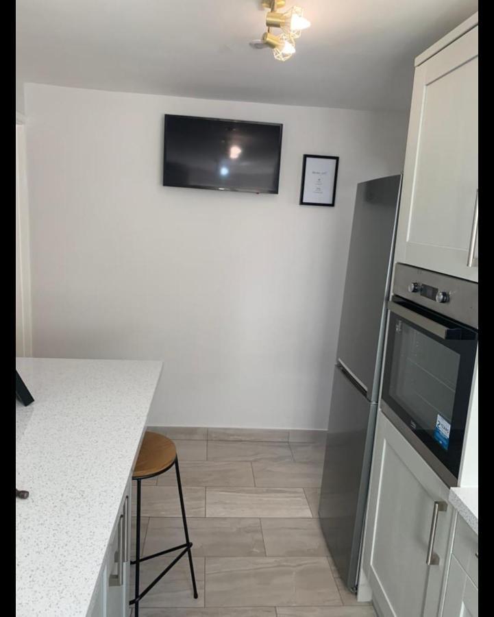 Beautiful Room In Apartment Near Town Centre Rugby Exteriör bild